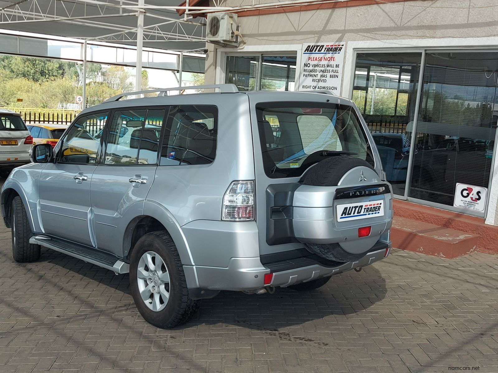 2011 Mitsubishi Pajero GLS photo
