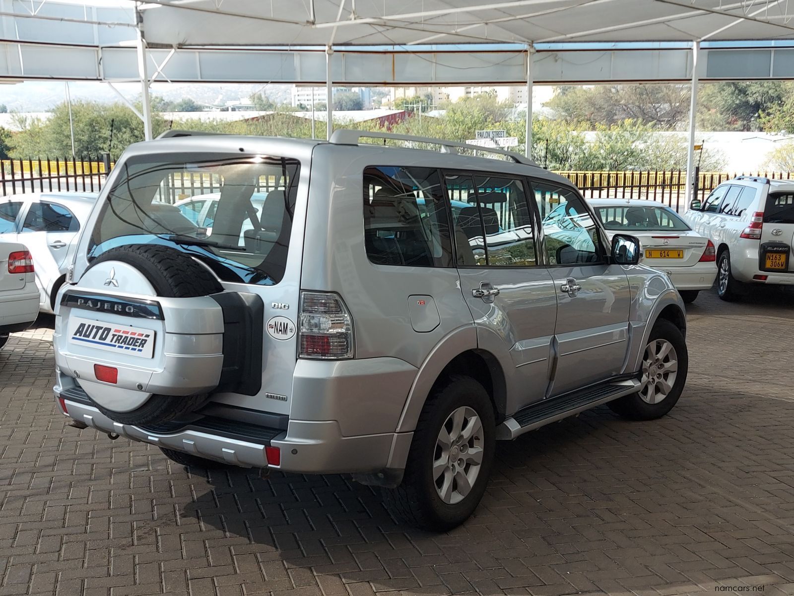 2011 Mitsubishi Pajero GLS photo