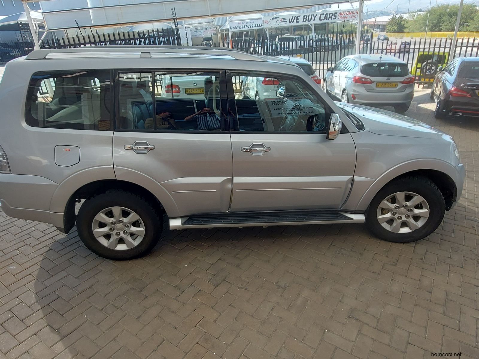 2011 Mitsubishi Pajero GLS photo