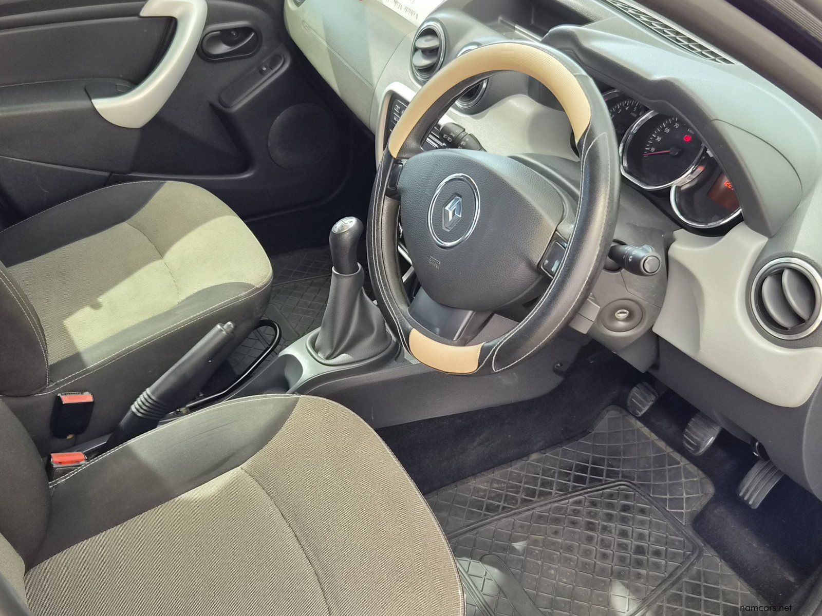 2016 Renault Duster Expression photo