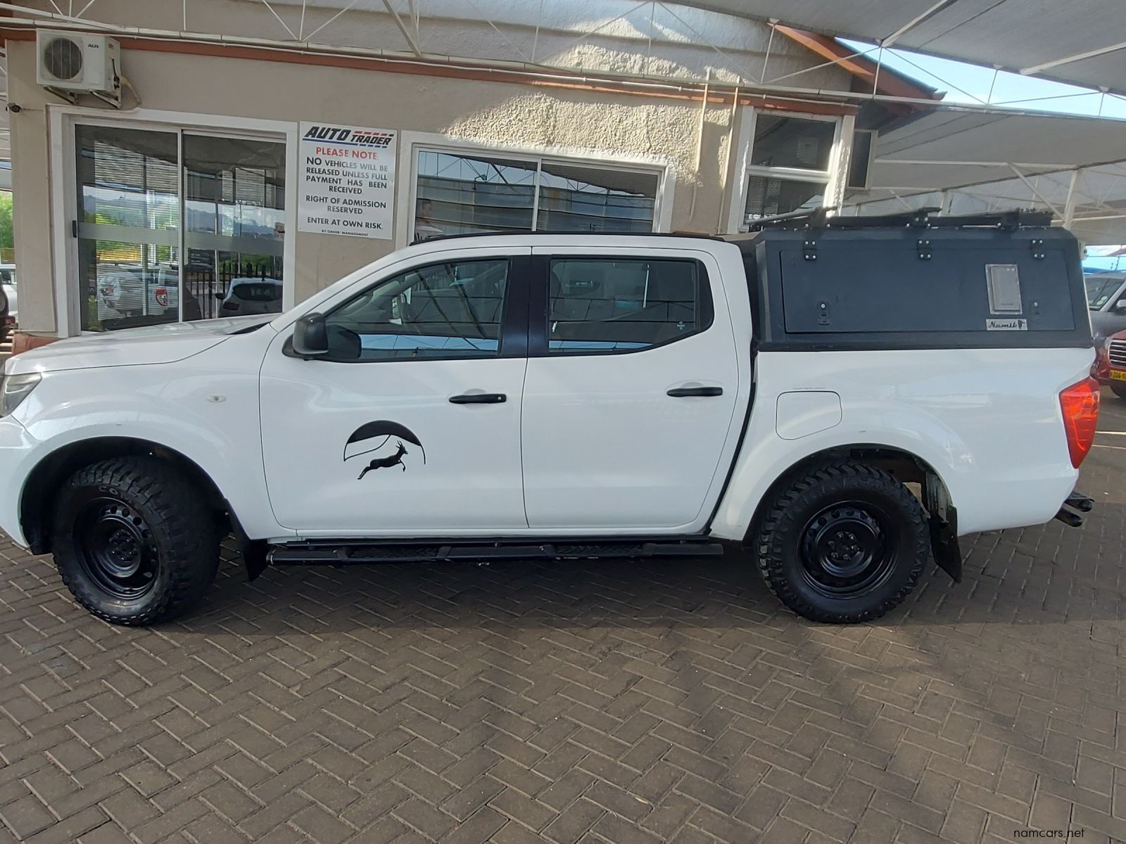 2022 Nissan Navara XE photo