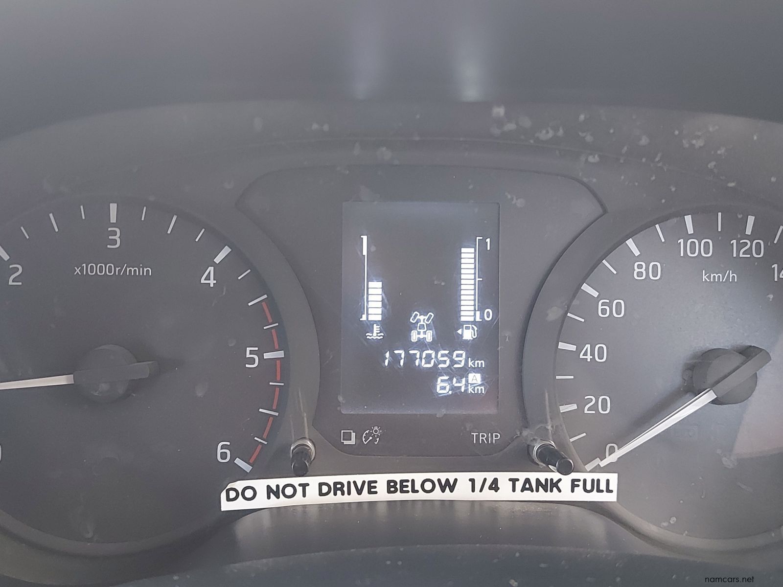 2022 Nissan Navara XE photo