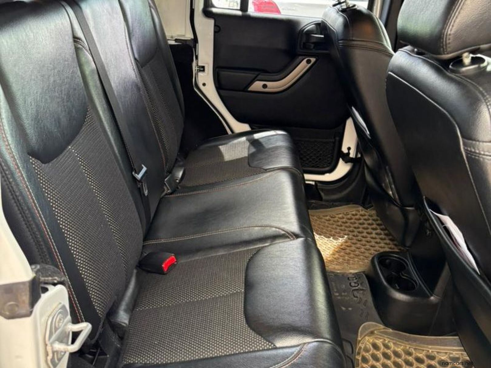 2016 Jeep Wrangler Unlimited Sahara V6 photo