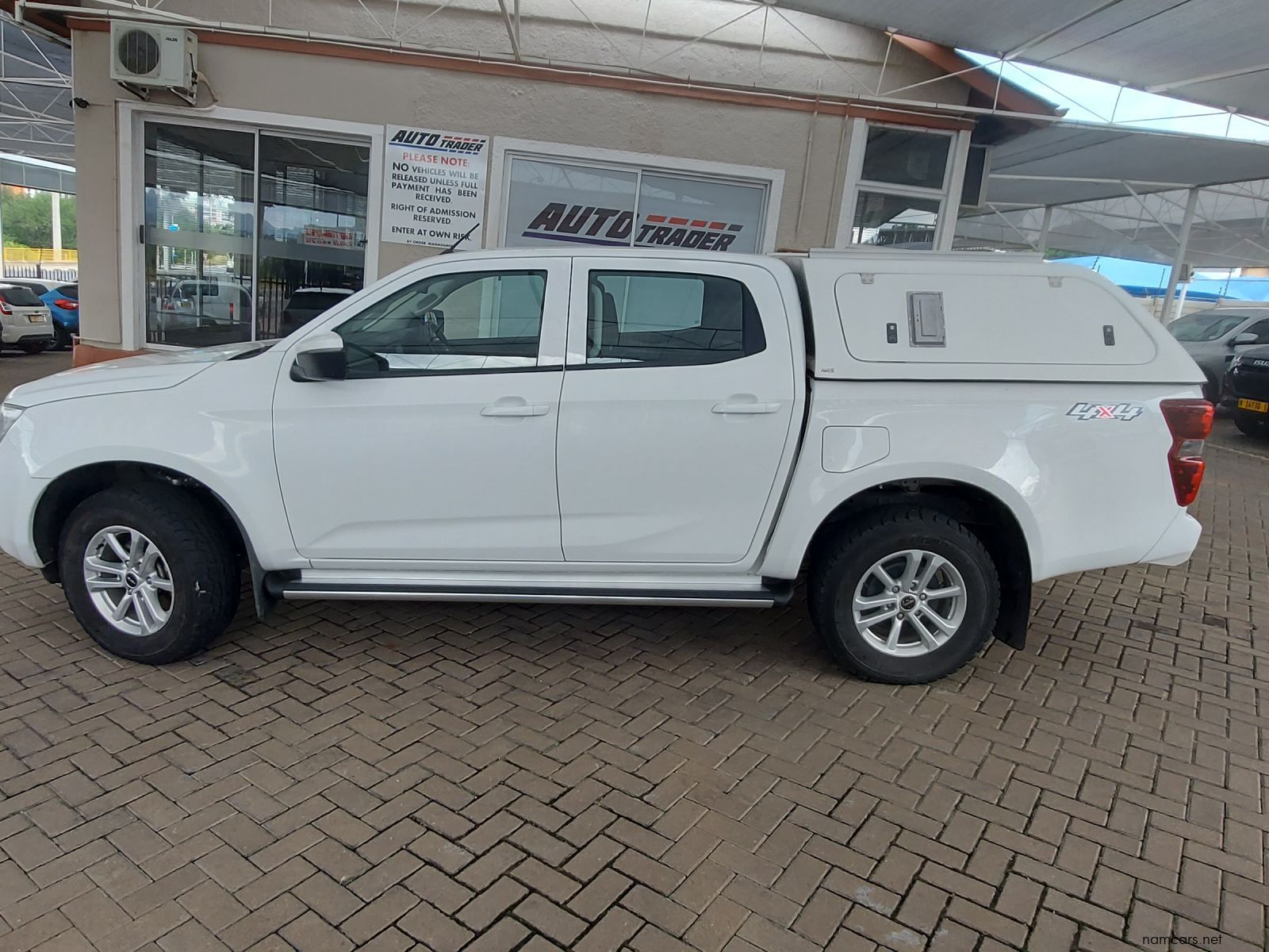 2022 Isuzu D-Max DDI LS photo