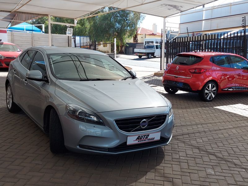 2015 Volvo V40 D2 Excel photo