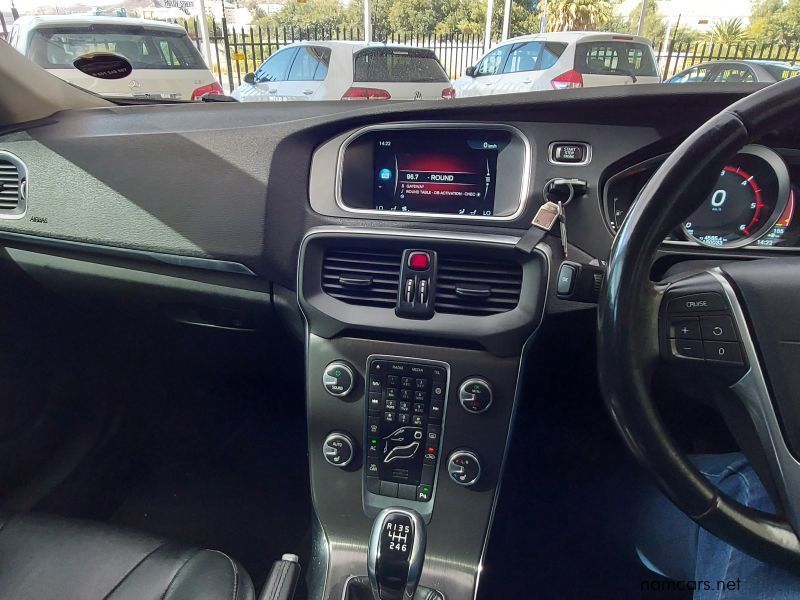 2015 Volvo V40 D2 Excel photo