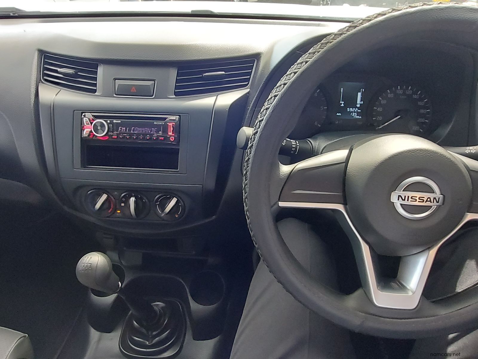 2024 Nissan Navara LE photo