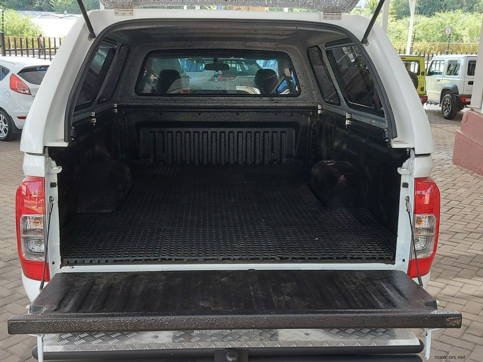 2024 Nissan Navara LE photo