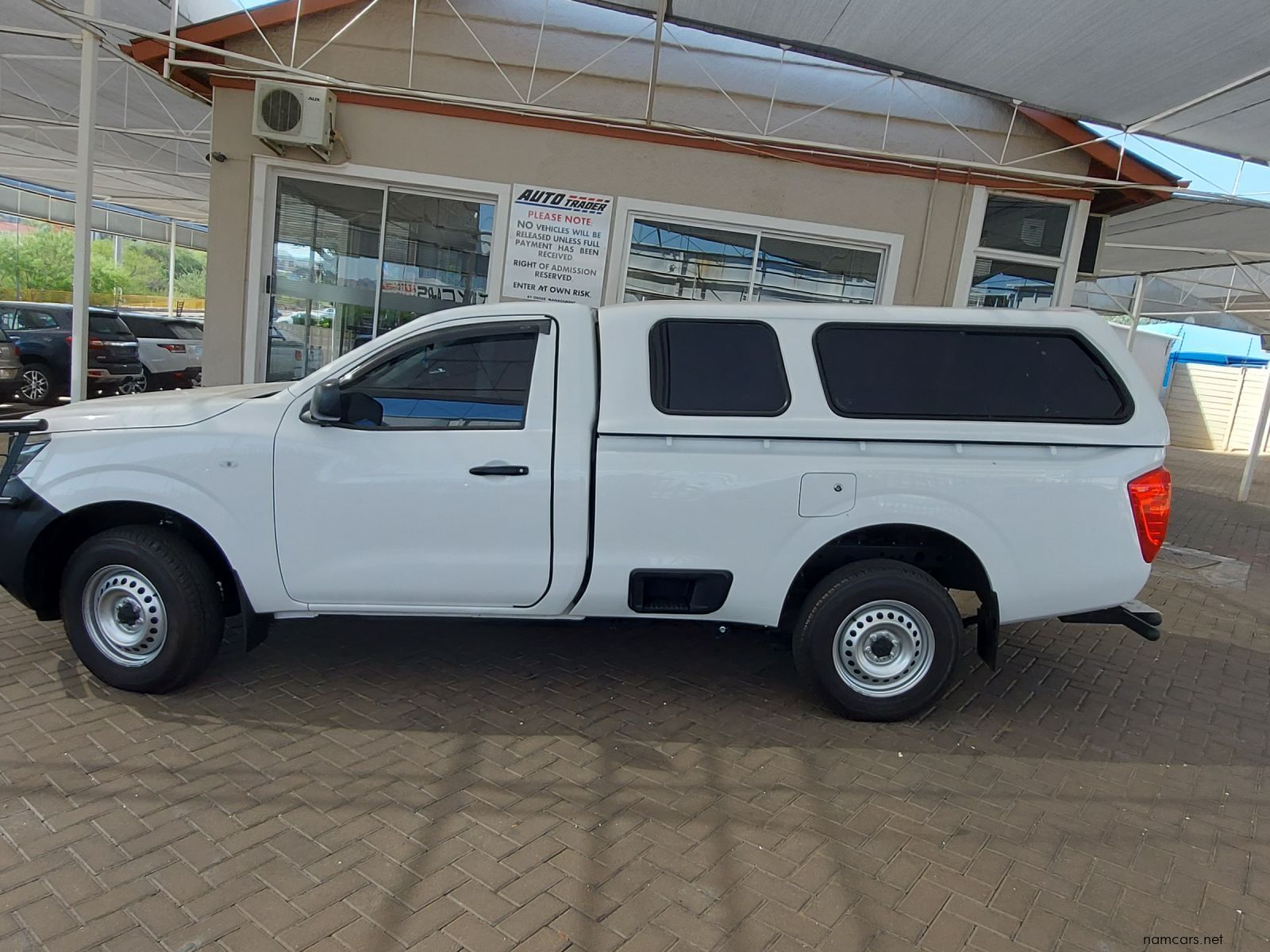 2024 Nissan Navara LE photo