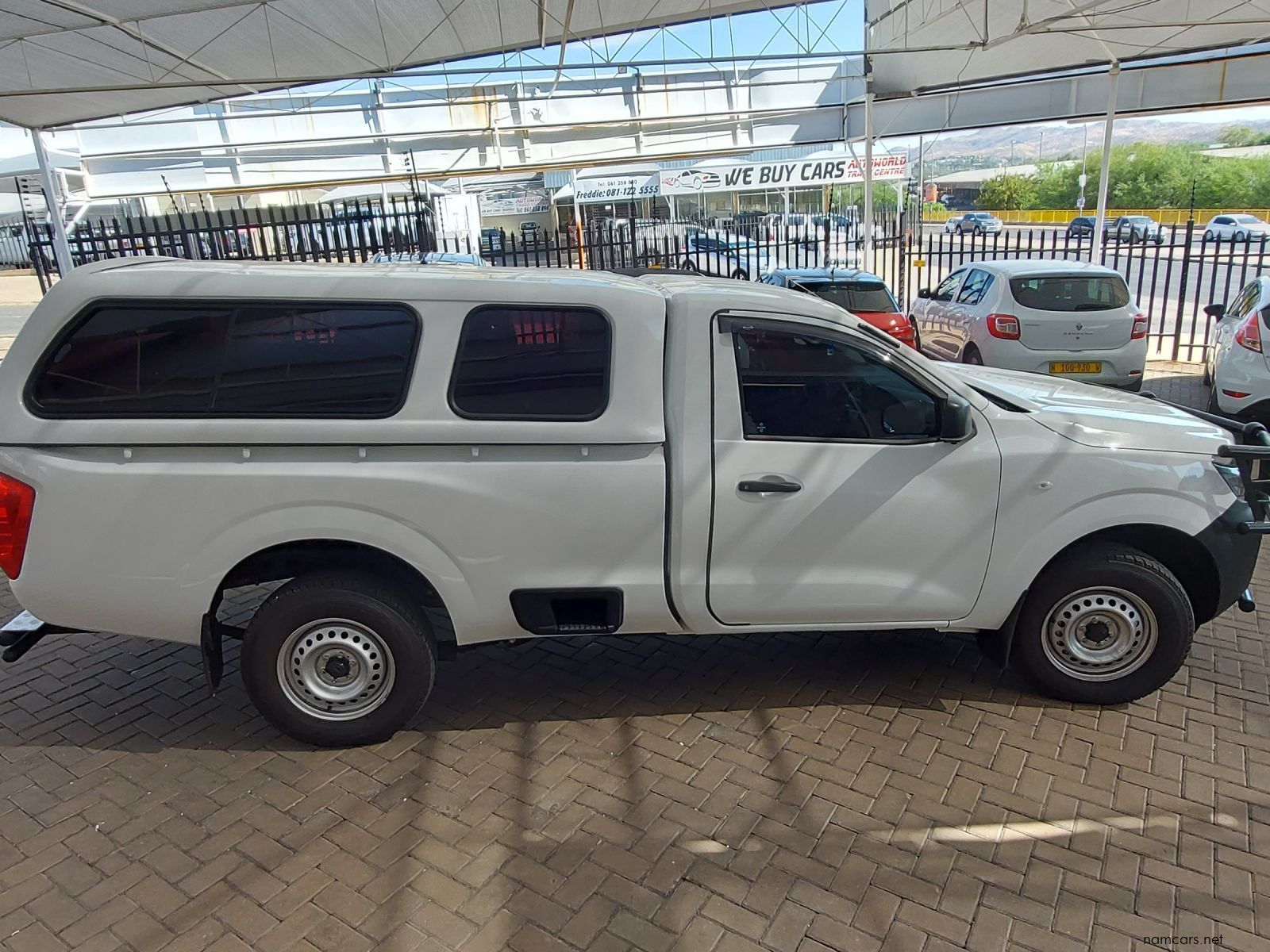 2024 Nissan Navara LE photo