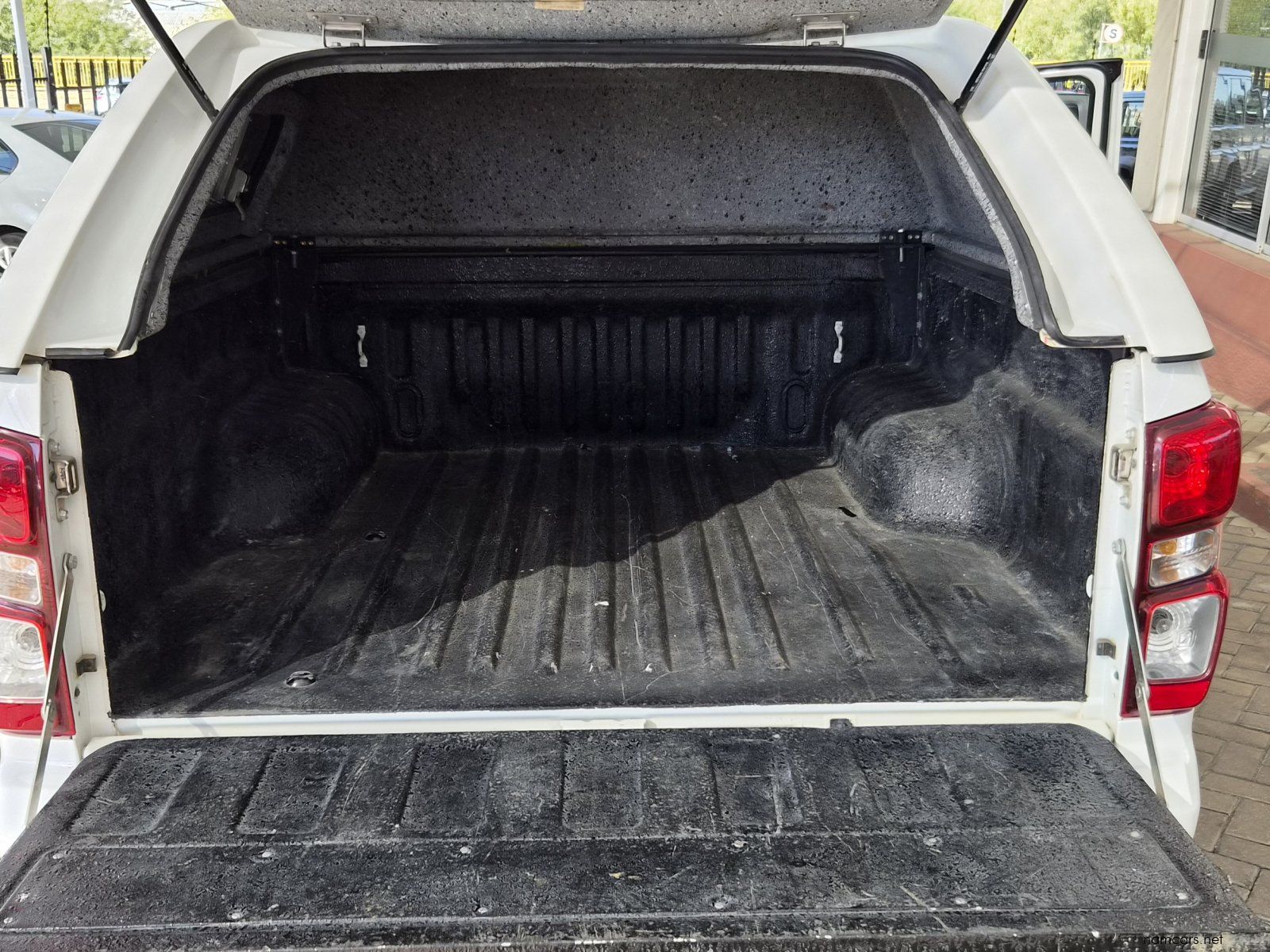 2022 Isuzu D-Max DDI LS photo