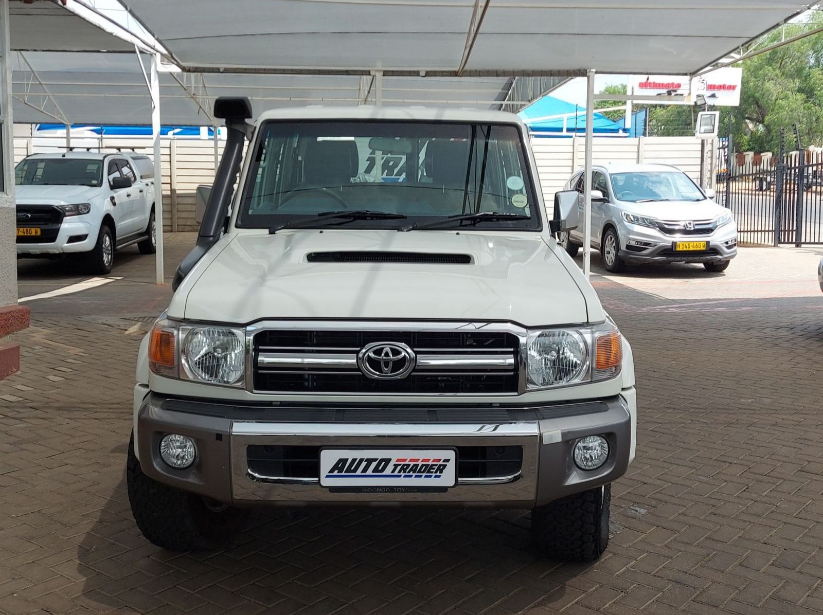 2019 Toyota Land Cruiser 76 V8 pictures