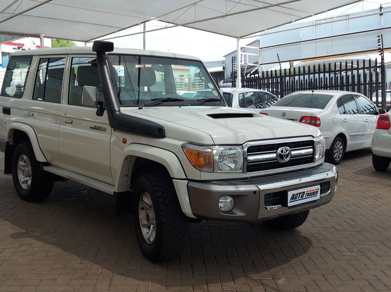 2019 Toyota Land Cruiser 76 V8 pictures