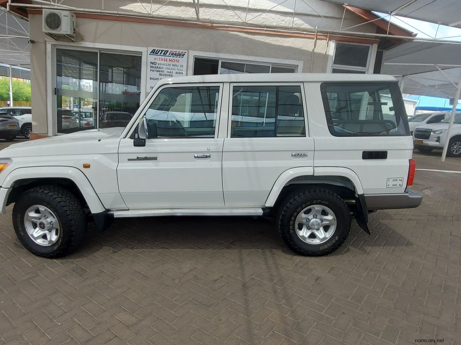 2019 Toyota Land Cruiser 76 V8 pictures