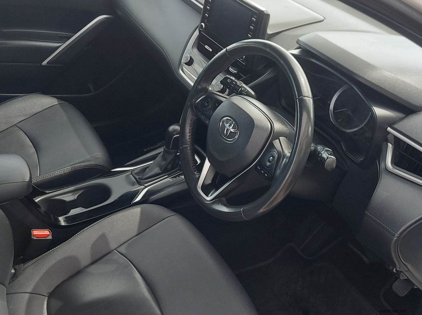 2023 Toyota Corolla Cross XS Hybrid pictures