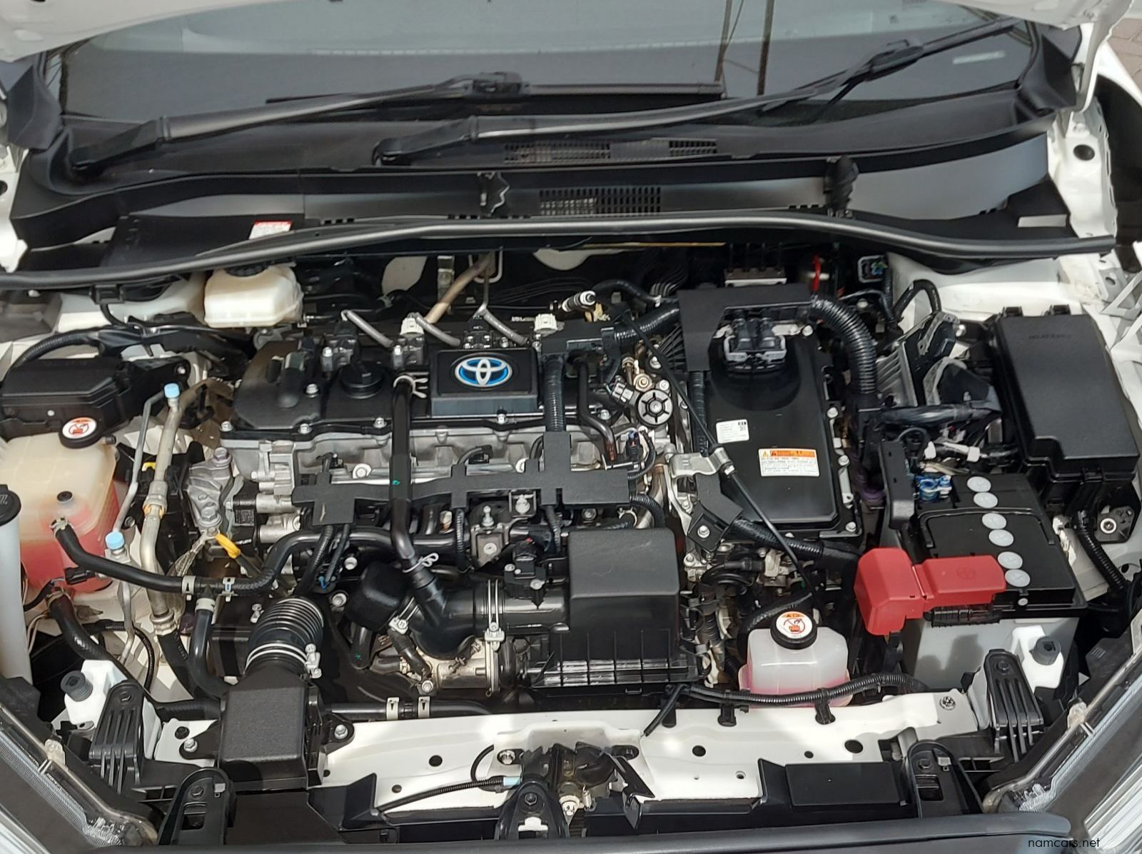 2023 Toyota Corolla Cross XS Hybrid pictures