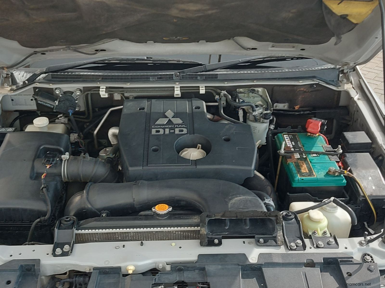 2011 Mitsubishi Pajero GLS pictures