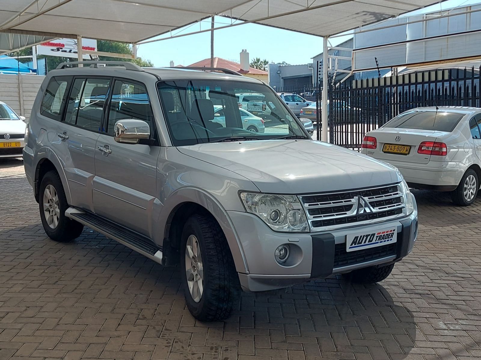 2011 Mitsubishi Pajero GLS pictures