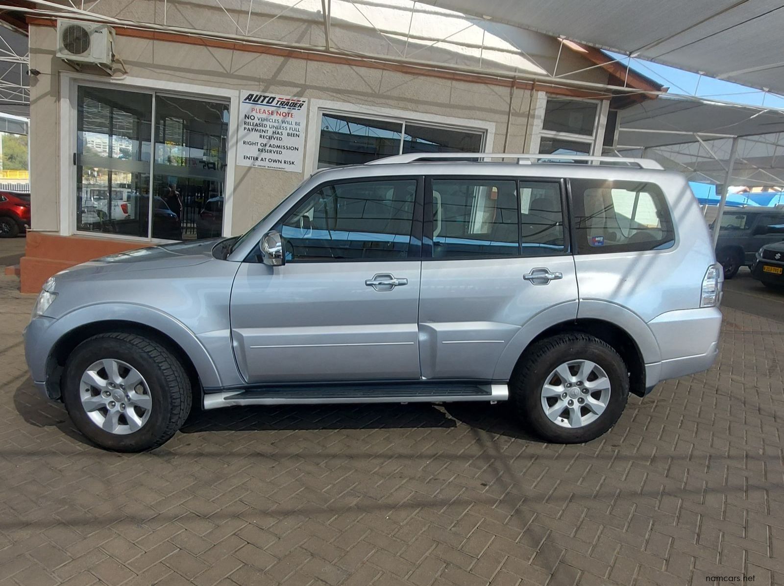 2011 Mitsubishi Pajero GLS pictures