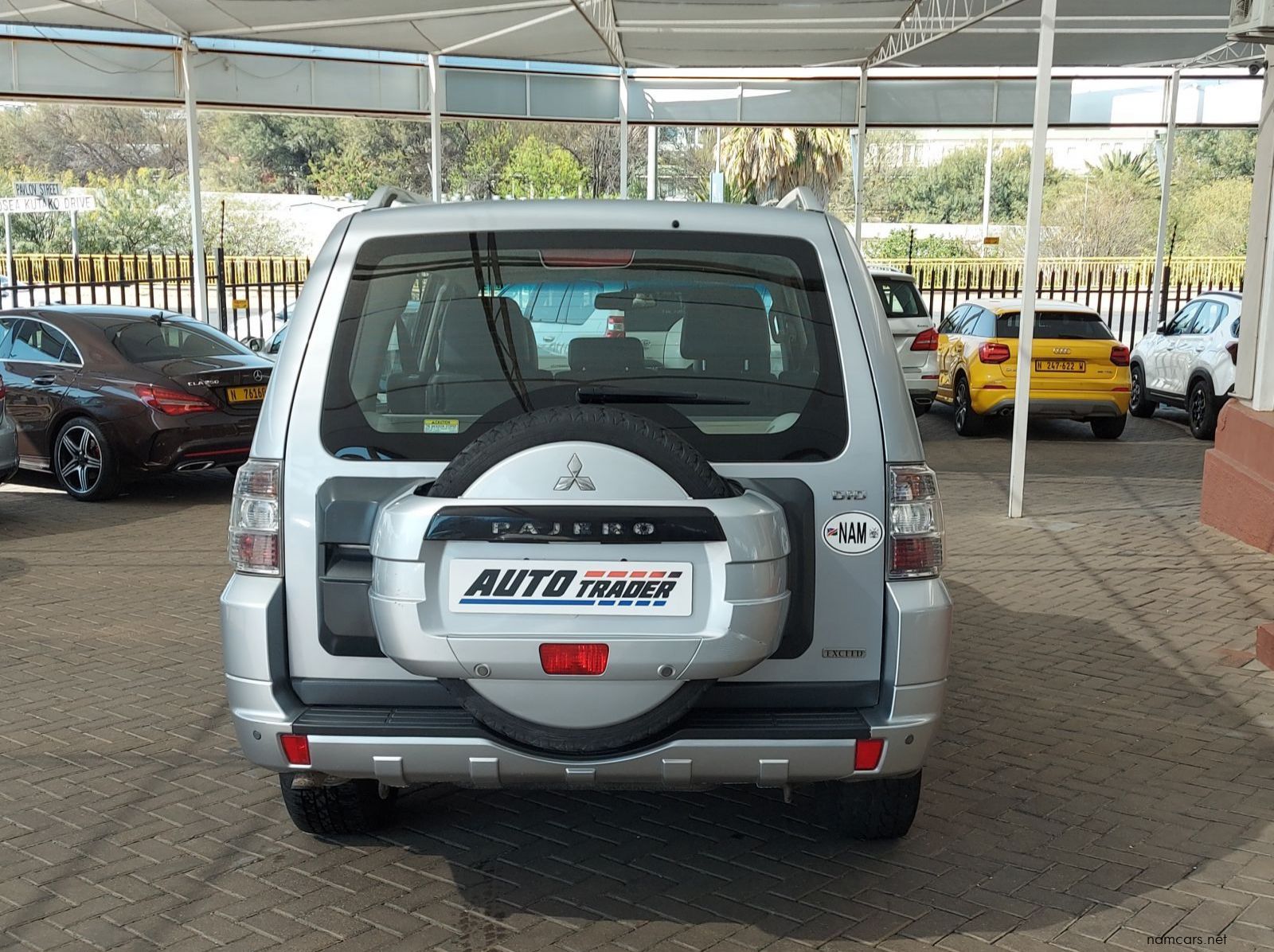 2011 Mitsubishi Pajero GLS pictures