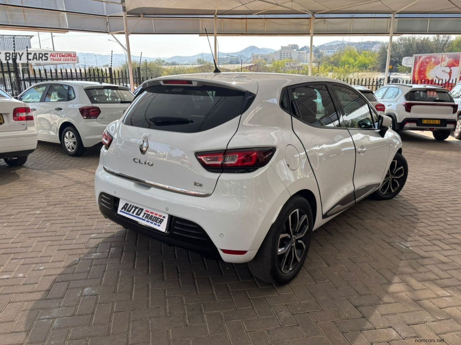 2018 Renault Clio IV Dynamique pictures