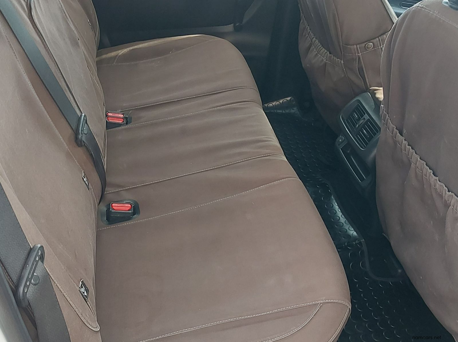 2022 Nissan Navara XE pictures