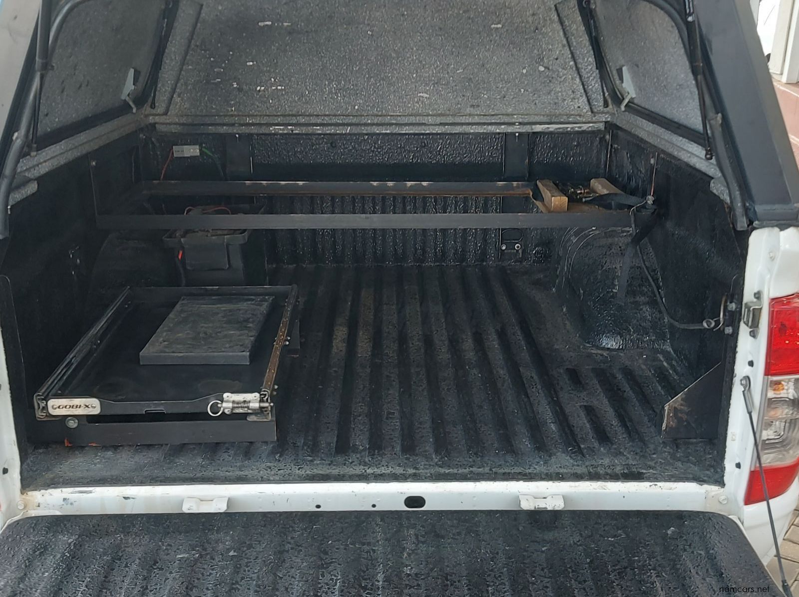 2022 Nissan Navara XE pictures