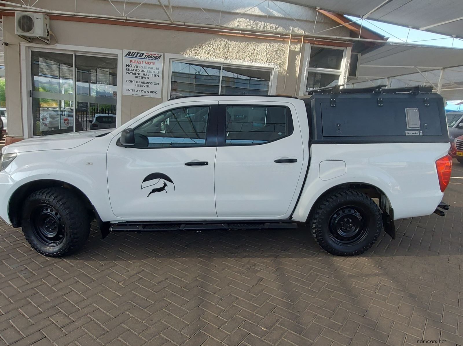 2022 Nissan Navara XE pictures