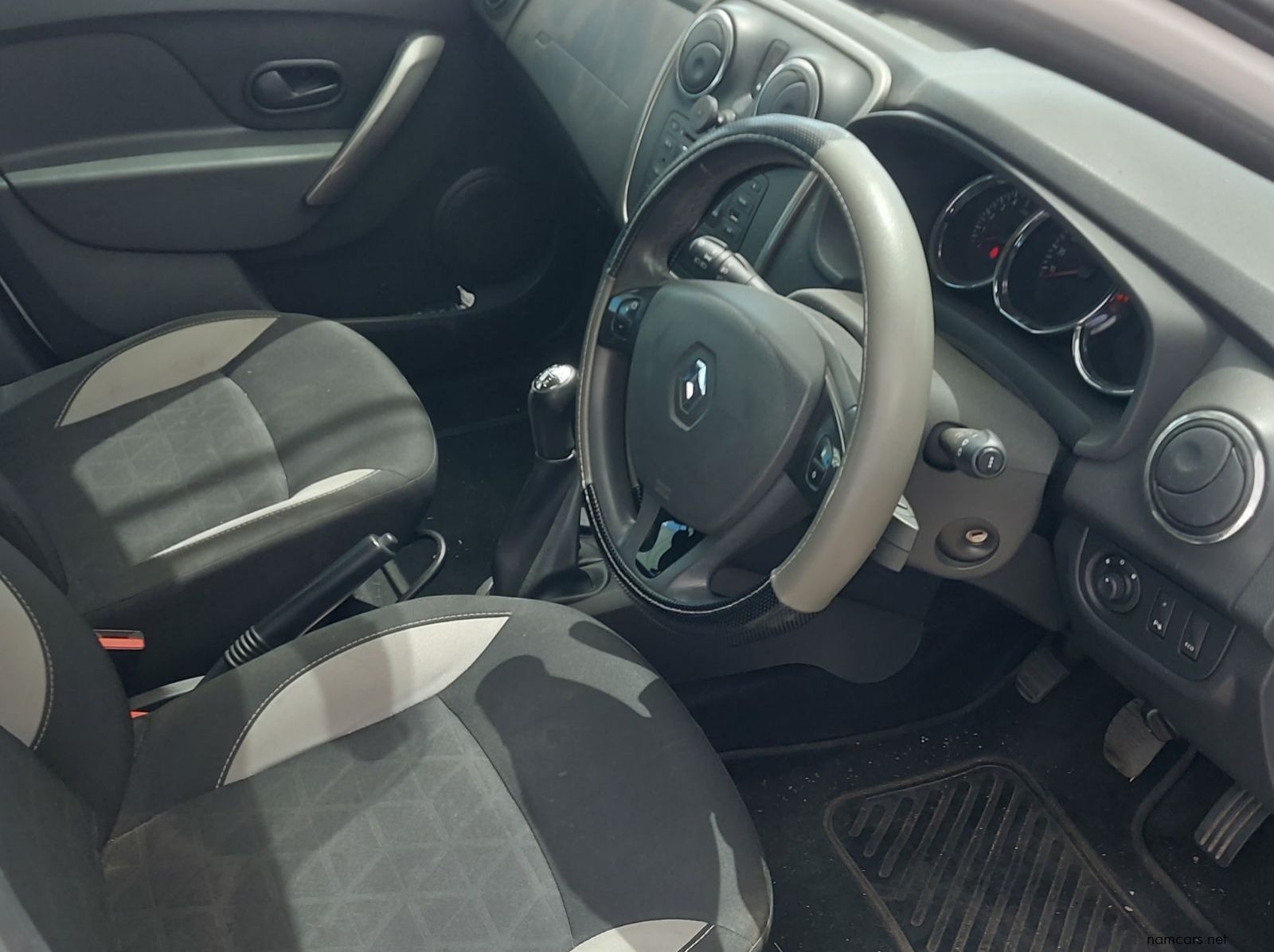 2016 Renault Sandero Stepway pictures