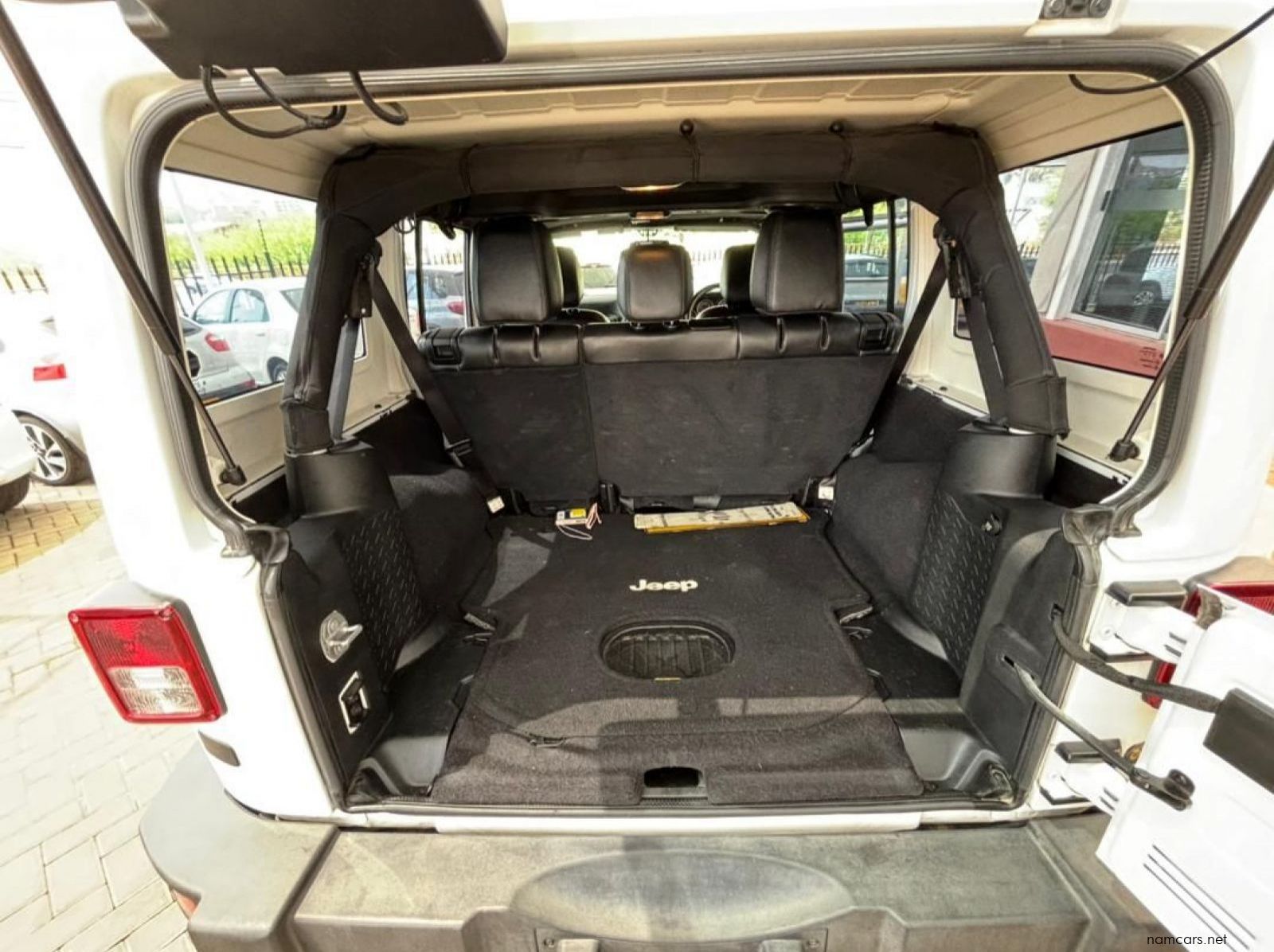 2016 Jeep Wrangler Unlimited Sahara V6 pictures