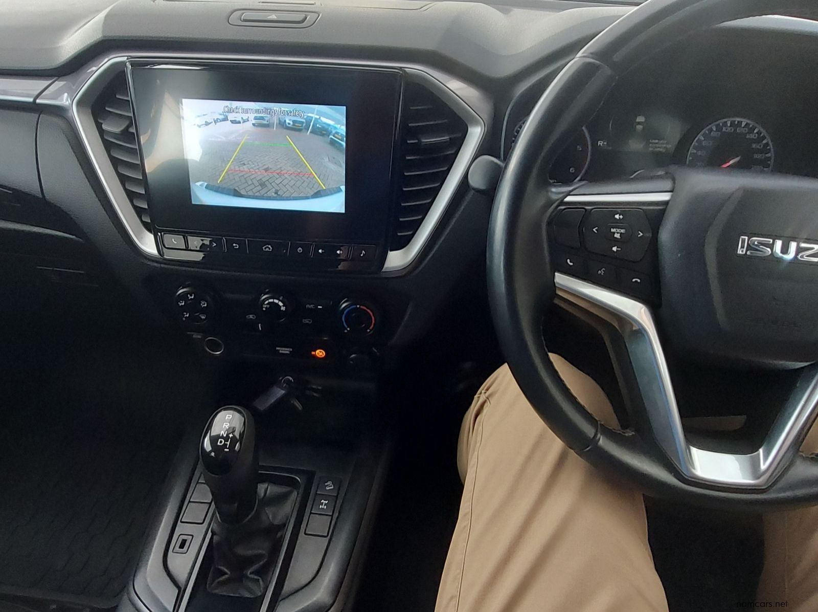 2022 Isuzu D-Max DDI LS pictures