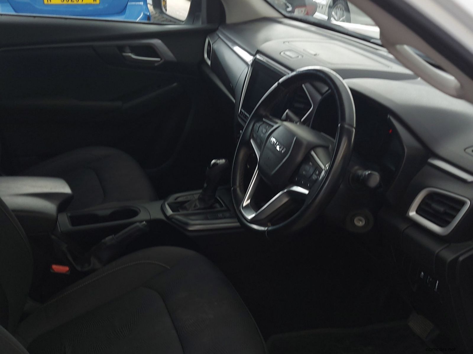 2022 Isuzu D-Max DDI LS pictures