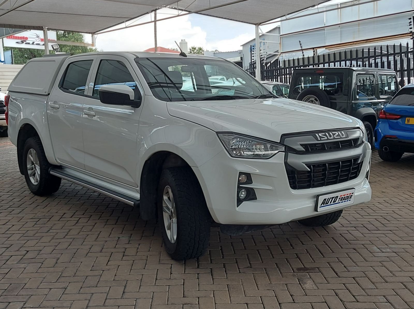 2022 Isuzu D-Max DDI LS pictures