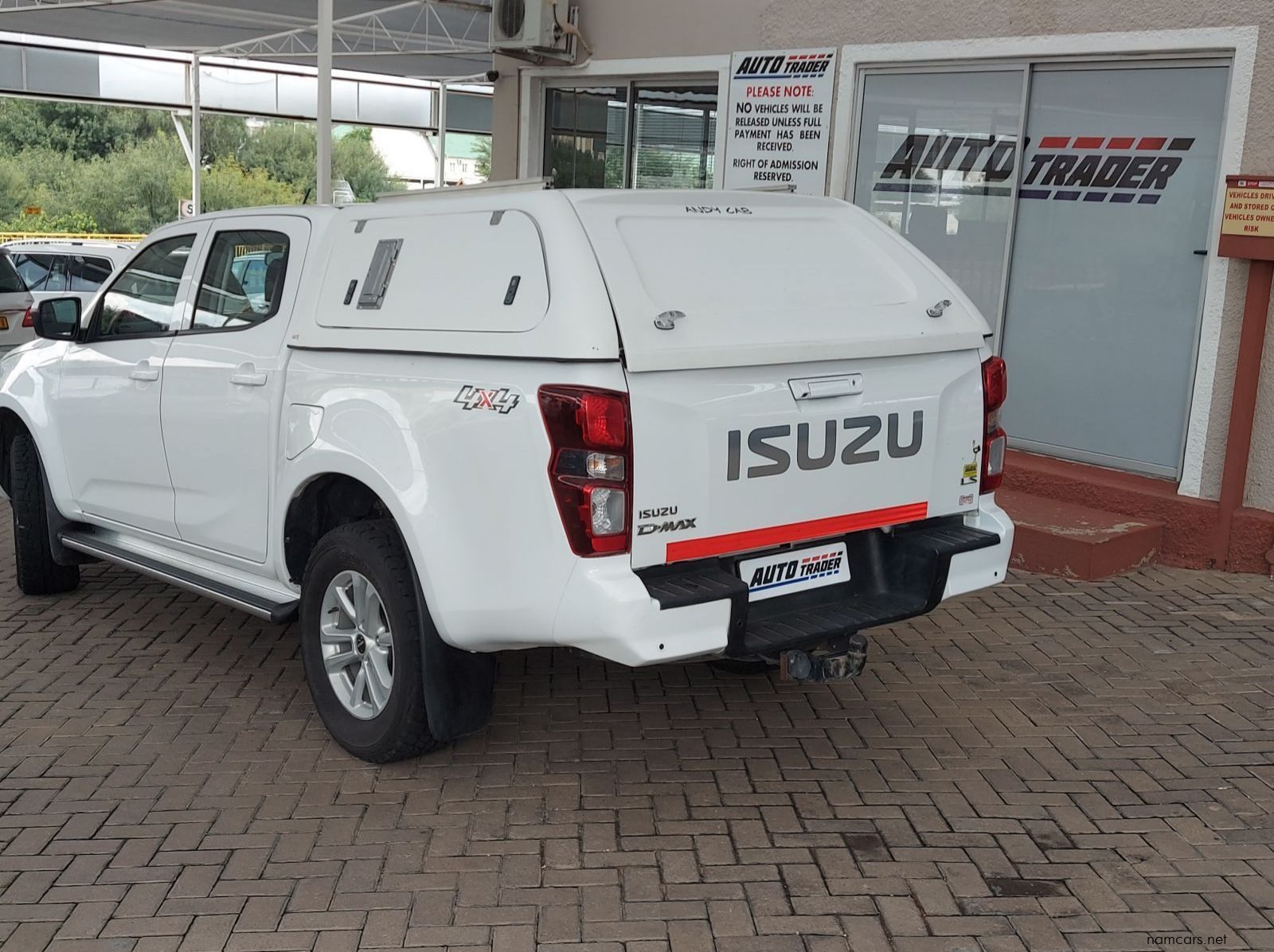 2022 Isuzu D-Max DDI LS pictures
