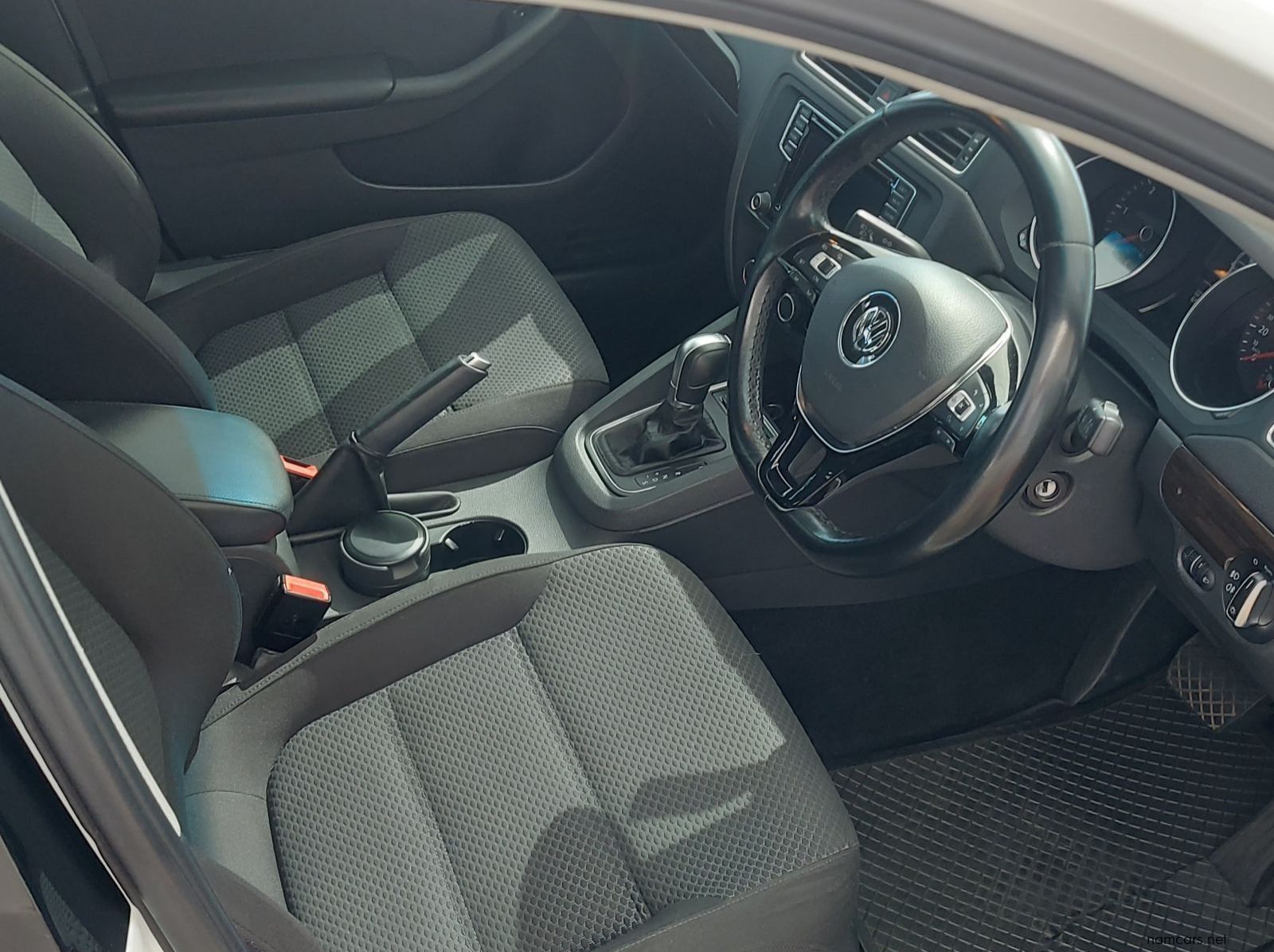 2018 Volkswagen Jetta TDI Comfortline pictures