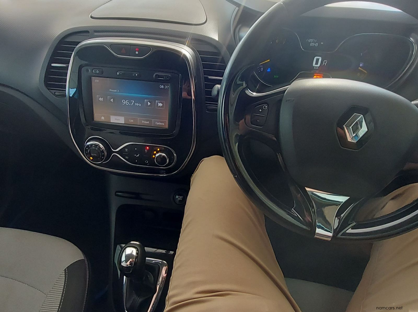 2015 Renault Captur Dynamique pictures
