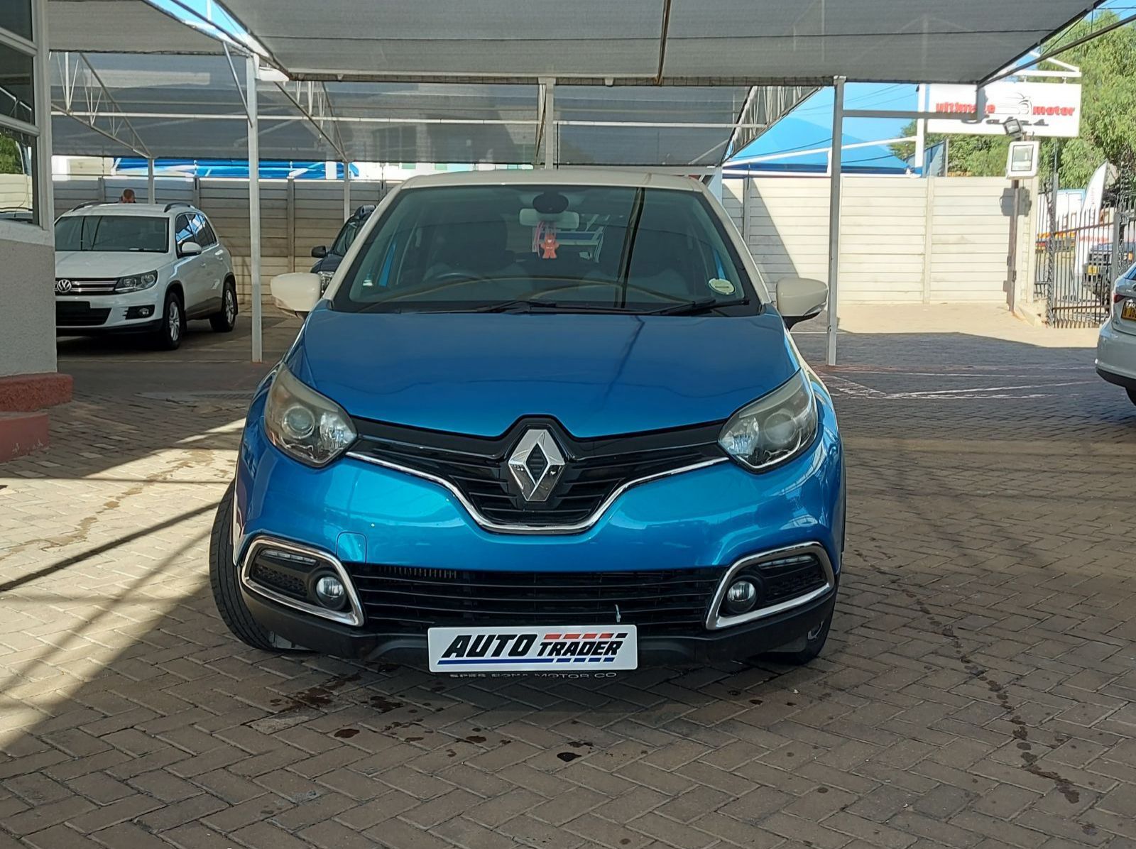 2015 Renault Captur Dynamique pictures
