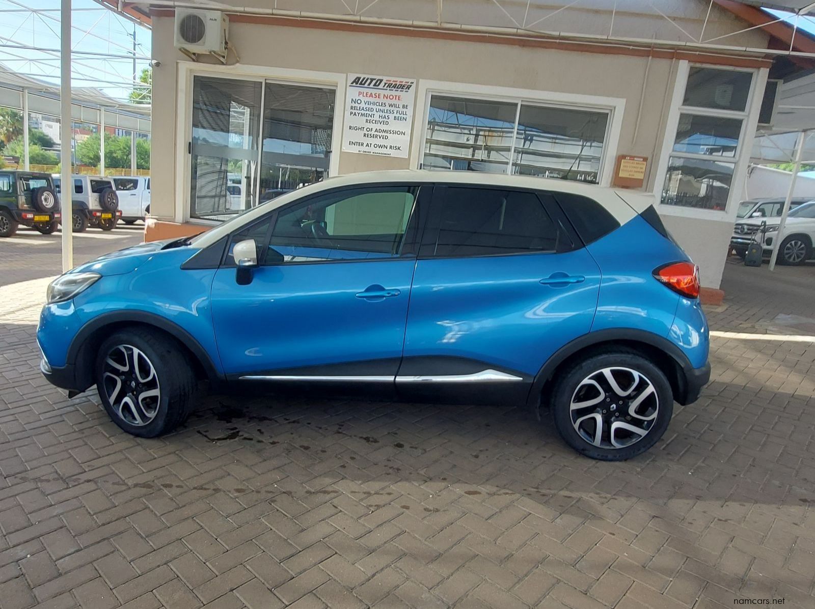 2015 Renault Captur Dynamique pictures