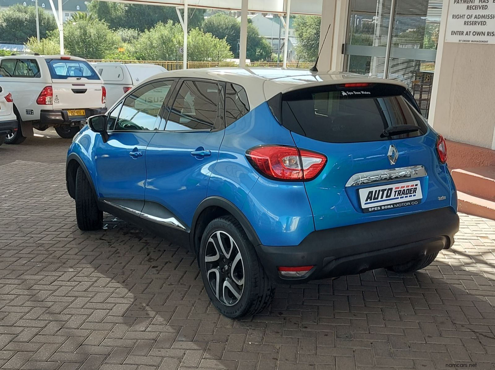 2015 Renault Captur Dynamique pictures