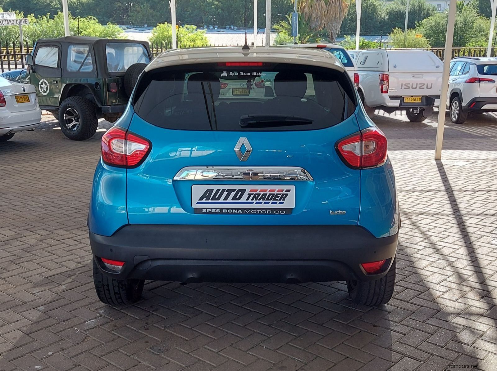 2015 Renault Captur Dynamique pictures