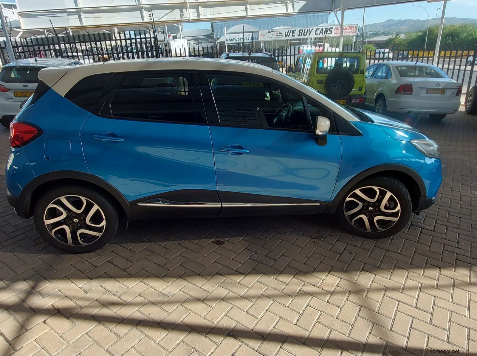 2015 Renault Captur Dynamique pictures