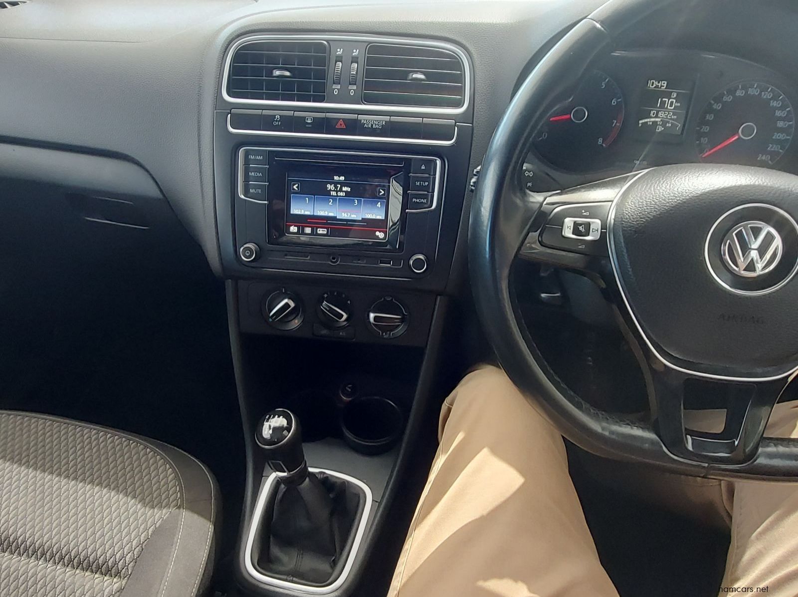 2016 Volkswagen Polo Comfortline pictures