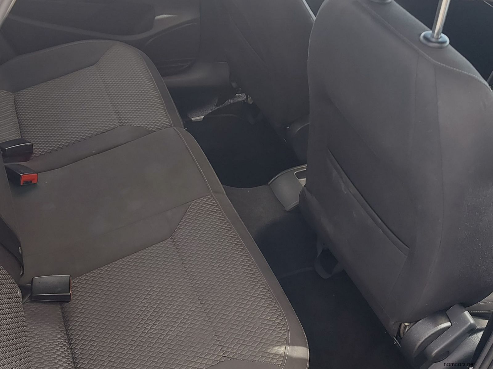 2016 Volkswagen Polo Comfortline pictures