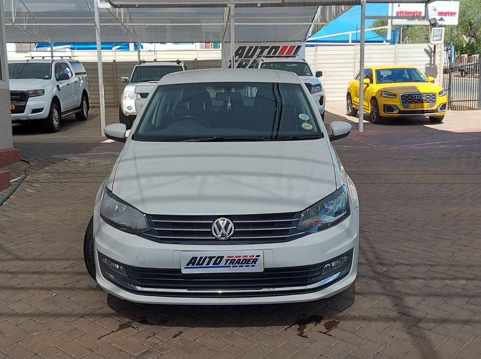 2016 Volkswagen Polo Comfortline pictures