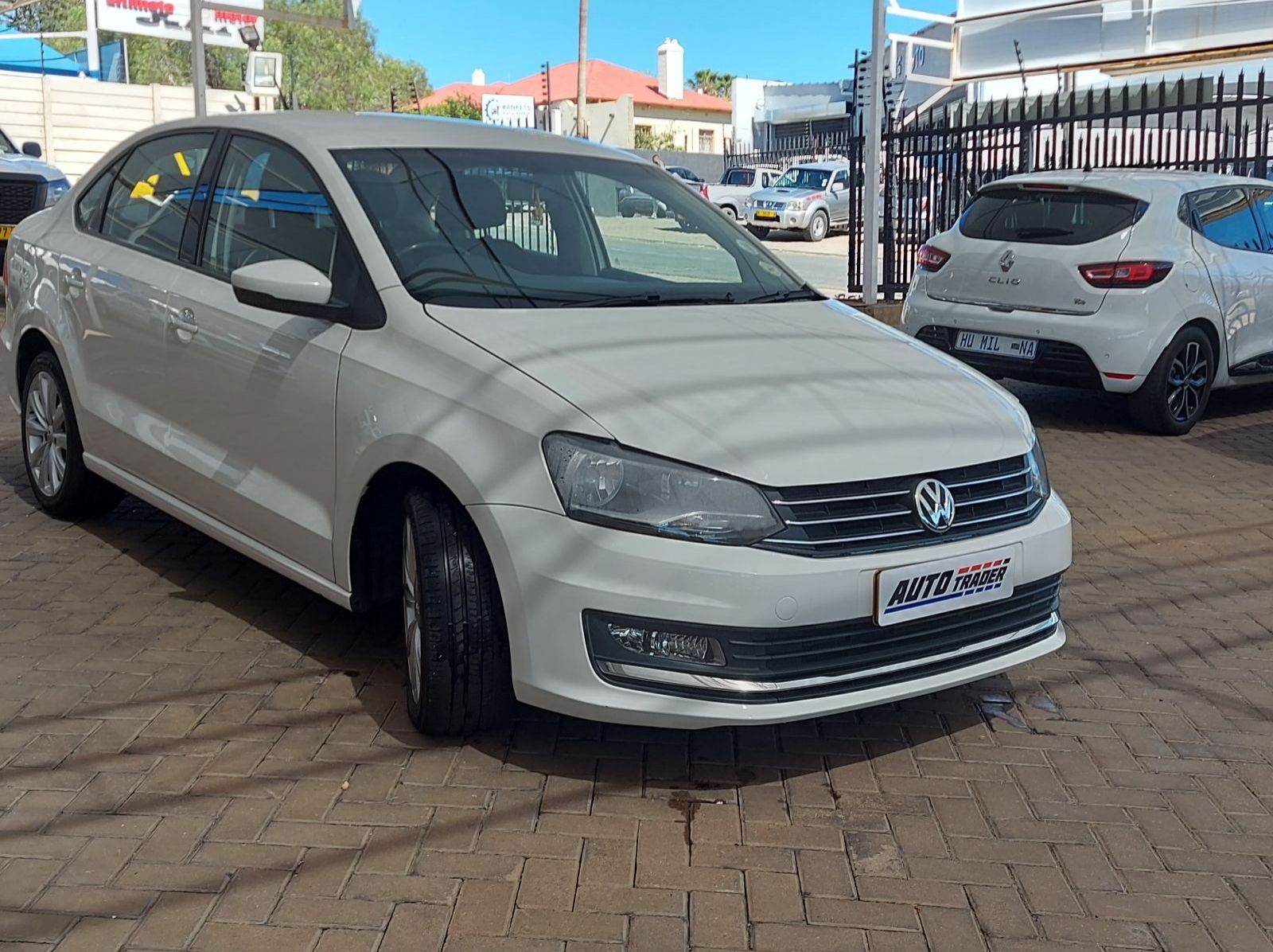 2016 Volkswagen Polo Comfortline pictures