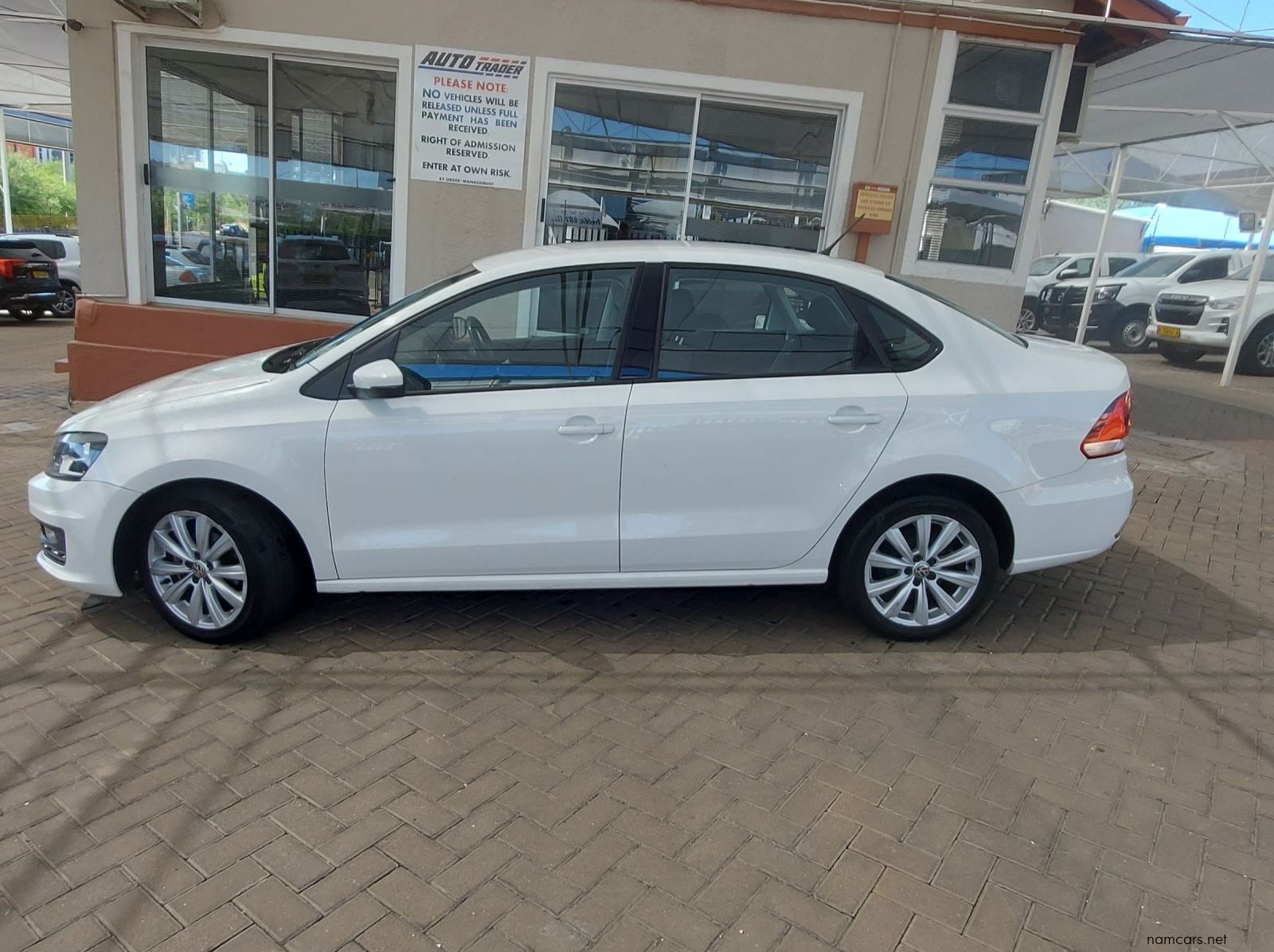 2016 Volkswagen Polo Comfortline pictures