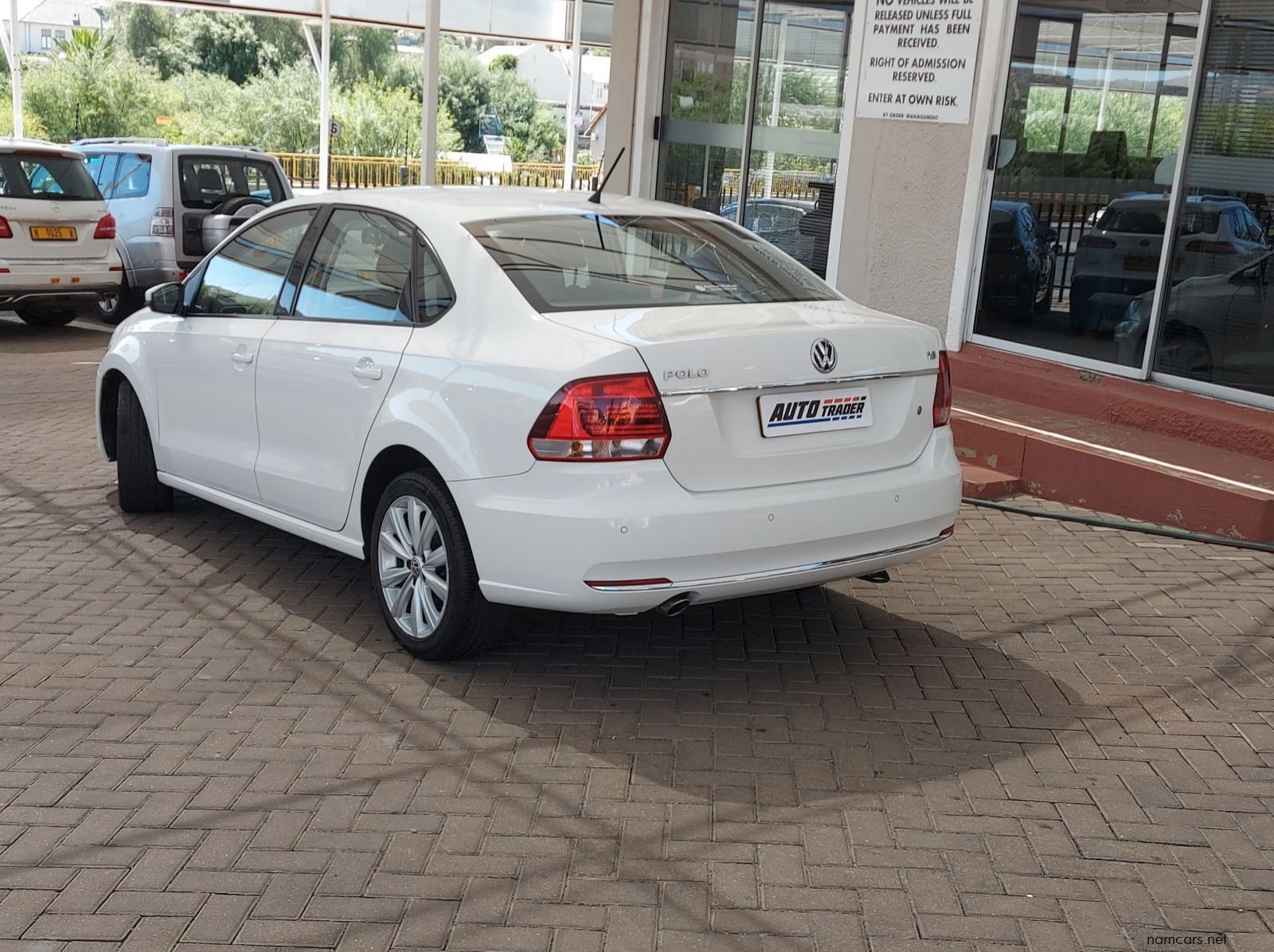 2016 Volkswagen Polo Comfortline pictures