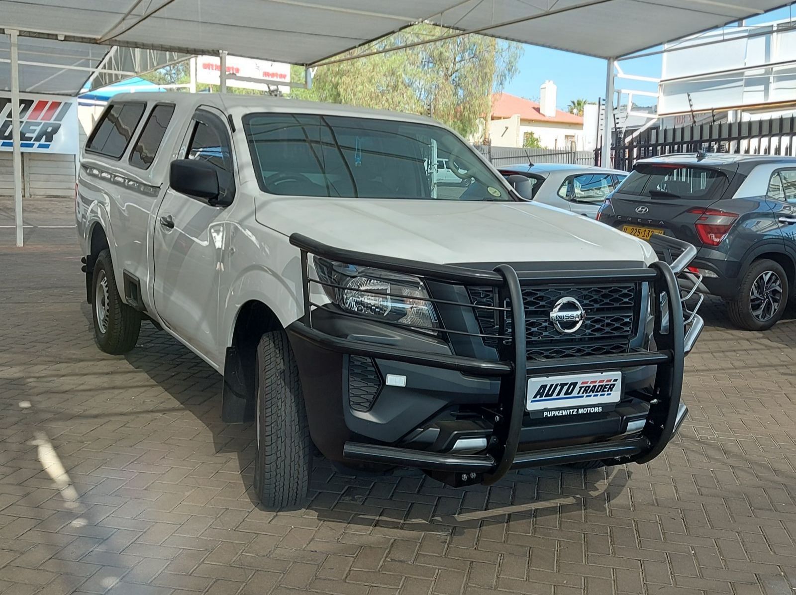 2024 Nissan Navara LE pictures