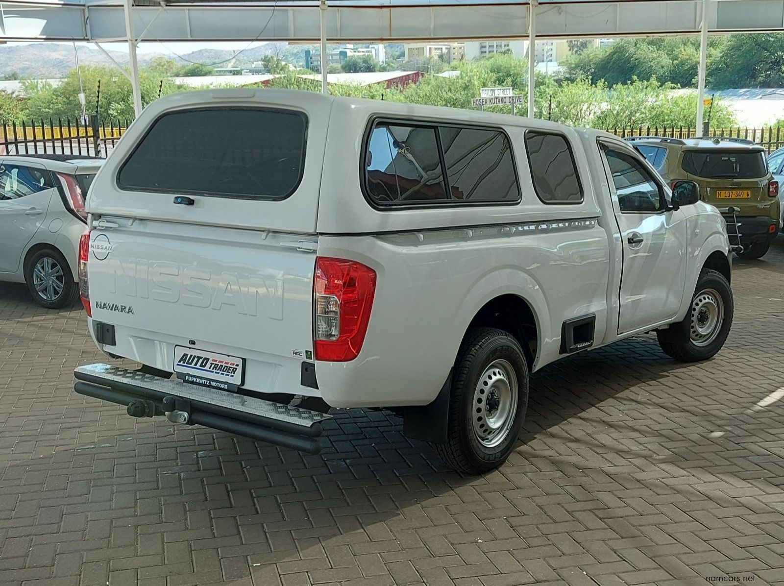 2024 Nissan Navara LE pictures