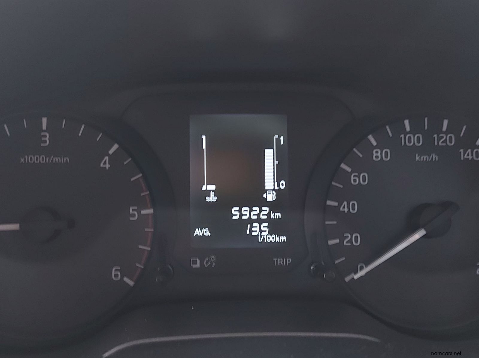 2024 Nissan Navara LE pictures